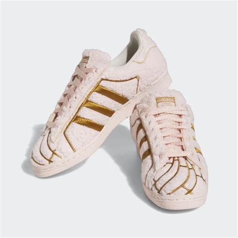To see more on the Adidas Superstar Concha sneaker. . Adidas concha